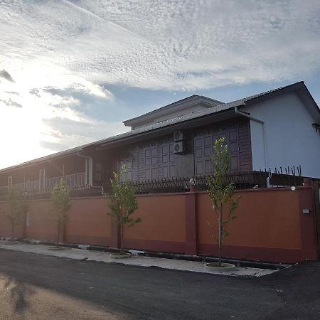 Little Kampung Studio Телук-Интан Экстерьер фото