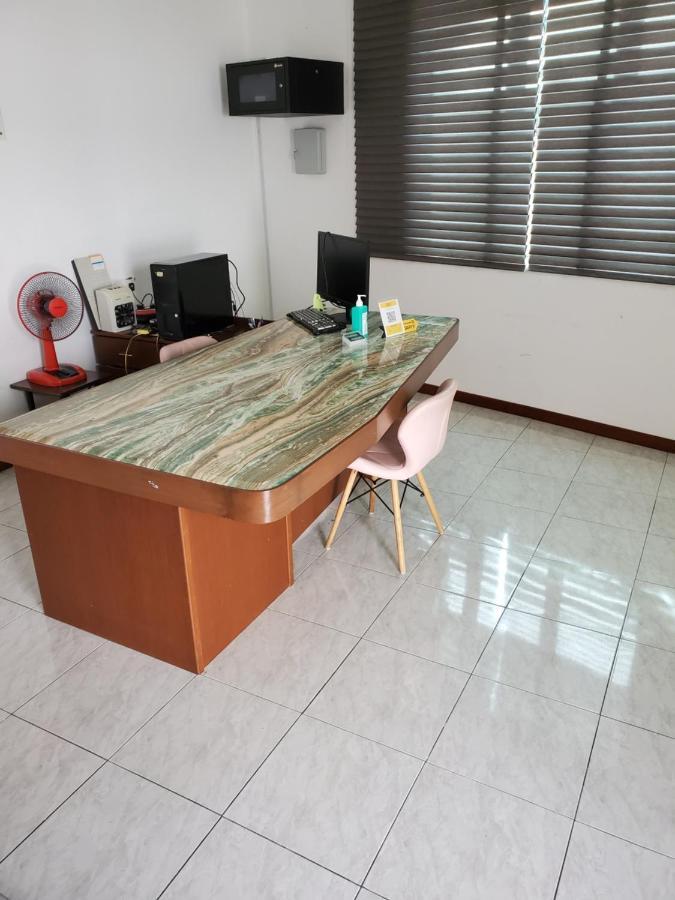 Little Kampung Studio Телук-Интан Экстерьер фото