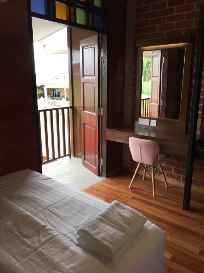 Little Kampung Studio Телук-Интан Экстерьер фото